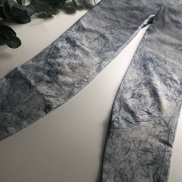 NWOT Lululemon Ebb to Train Tight *Wash Size 4 - Picture 4 of 8